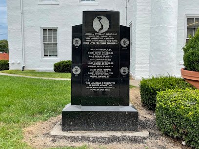 Harrison County Courthouse lawn